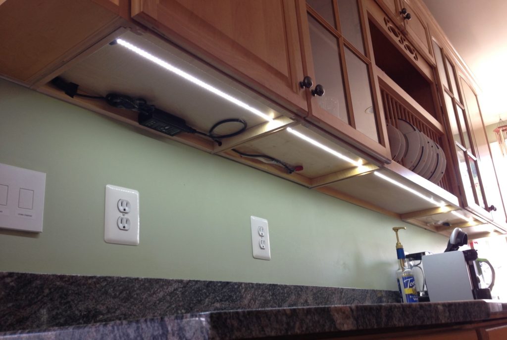 led strip lighting under kitchen cabinet